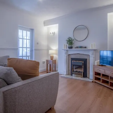 Ivy Cellar - 2 Bedroom Apartment - Tenby Exterior photo
