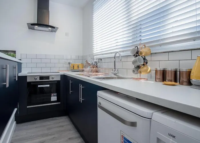 Ivy Cellar - 2 Bedroom Apartment - Tenby