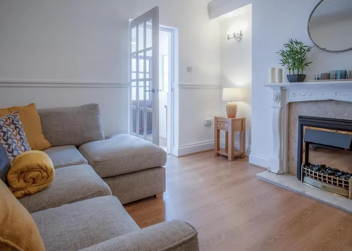 Ivy Cellar - 2 Bedroom Apartment - Tenby